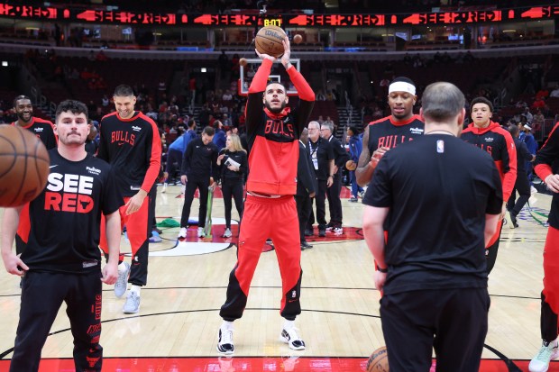 Bulls guard Lonzo Ball, center, warms up at the United Center in Chicago before the start of a game against the Timberwolves on Oct. 16, 2024. (Terrence Antonio James/Chicago Tribune)