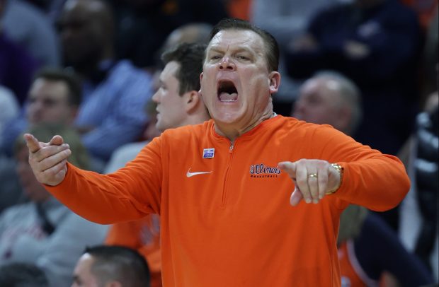 Illinois coach Brad Underwood yells at his players during a game against Northwestern at Welsh-Ryan Arena in Evanston on Jan. 24, 2024. (Chris Sweda/Chicago Tribune)