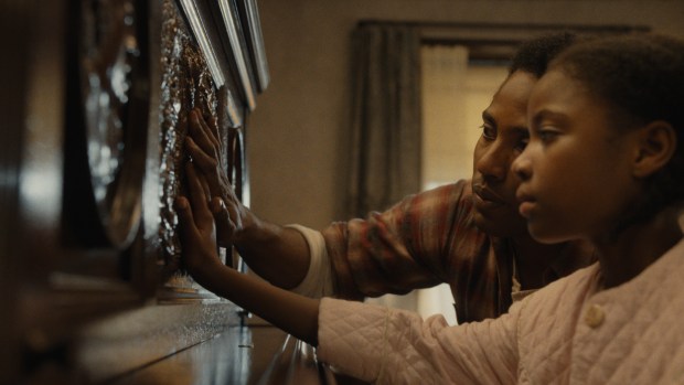 John David Washington and Skylar Smith in "The Piano Lesson." (Netflix)