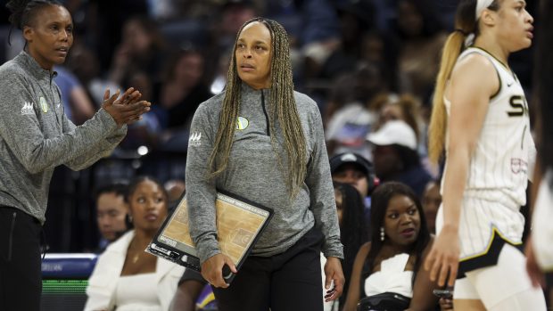 Sky coach Teresa Weatherspoon reacts after calling a timeout during a game against the Wings at Wintrust Arena on June 20, 2024. (Eileen T. Meslar/Chicago Tribune)