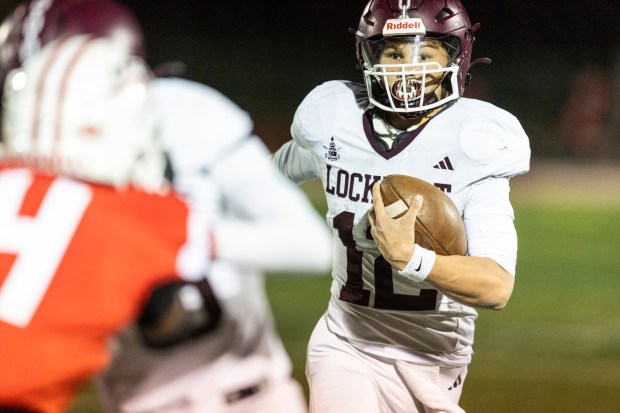 Lockport's Brendan Mecher (12) follows a blocker on the Porters' game winning drive against Homewood-Flossmoor during a Southwest Valley Blue game in Flossmoor on Friday, Oct. 25, 2024. (Vincent D. Johnson / for the Daily Southtown)