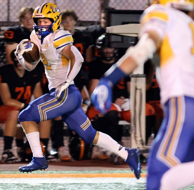 Sandburg's Luke Basiorka runs 89 yards for a touch down against Lincoln-Way West during the game in New Lenox on Friday, Sep. 20, 2024. (James C. Svehla / Daily Southtown)