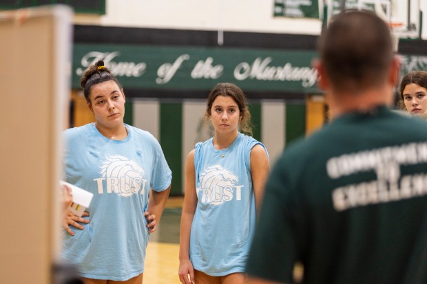 Evergreen Park's Neve Hayes, center, and Julie O'Hare listen to coach Brian Zofkie during practice in Evergreen Park on Monday, Sept. 30, 2024. (Vincent D. Johnson / Daily Southtown)