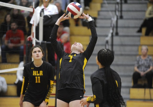 Richards' Emily Chavosky (7) sets the ball against Lincoln-Way Central during a nonconference match Thursday, Oct. 24, 2024 in New Lenox, IL. (Steve Johnston/for the Daily Southtown)