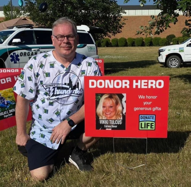 Dan Lietz with a sign honoring fiancée Vikki Tulcus for donating her corneas. She died from kidney failure in 2013. (Courtesy of Dan Lietz)