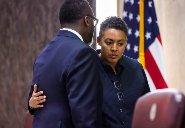 Mayor Brandon Johnson speaks to Ald. Maria Hadden, 49th, during a City Council meeting at City Hall on April 17, 2024. (Eileen T. Meslar/Chicago Tribune)