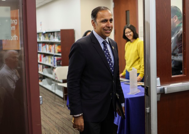 U.S. Rep. Raja Krishnamoorthi attends a town hall meeting at the Palatine Library on Oct. 3, 2024. (Armando L. Sanchez/Chicago Tribune)