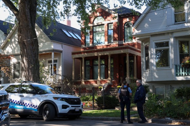 Chicago police officers outside the home of Illinois Treasurer Mike Frerichs in Lakeview on Oct. 2, 2024, after it was defaced. (Eileen T. Meslar/Chicago Tribune)