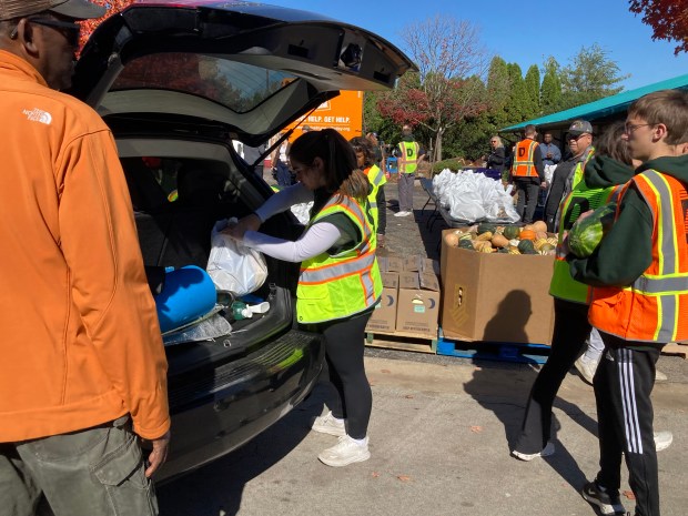 Volunteers load food in the vehicles of active-duty military personnel and veterans. (Steve Sadin/For the Lake County News-Sun)