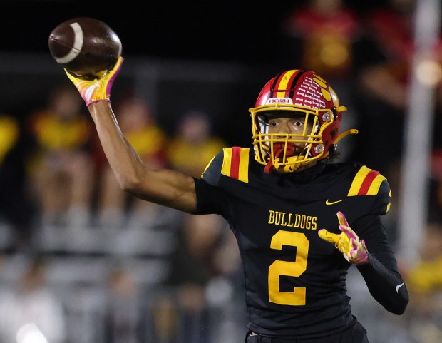 Batavia's Isaiah Brown (2) throws to Batavia's Jake Mysliwiec (14) for a first down in the second quarter during a DuKane Conference game against Geneva in Batavia on Friday, Oct. 4, 2024.(H. Rick Bamman / The Beacon-News)