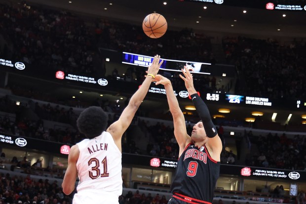 Bulls center Nikola Vučević shoots over Cavaliers center Jarrett Allen in the second half at the United Center on Nov. 11, 2024. (Terrence Antonio James/Chicago Tribune)