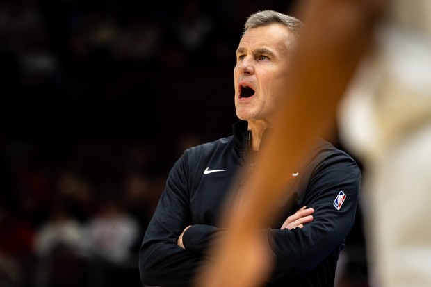 Chicago Bulls head coach Billy Donovan (1) yells from the sidelines during the first quarter at the United Center on Nov. 7, 2024. (Tess Crowley/Chicago Tribune)