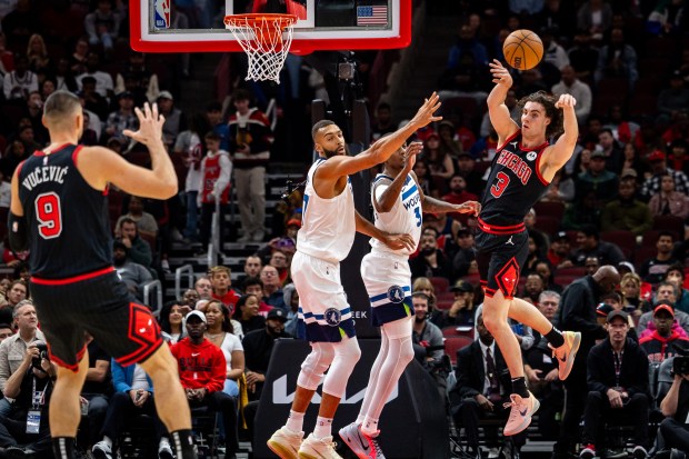 Chicago Bulls guard Josh Giddey (3) passes the ball to Chicago Bulls center Nikola Vucevic (9) during the first quarter at the United Center on Nov. 7, 2024. (Tess Crowley/Chicago Tribune)