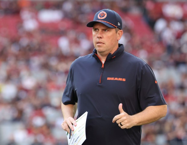 Bears offensive coordinator Shane Waldron takes the field on Nov. 3, 2024, at State Farm Stadium in Glendale, Ariz. (Brian Cassella/Chicago Tribune)