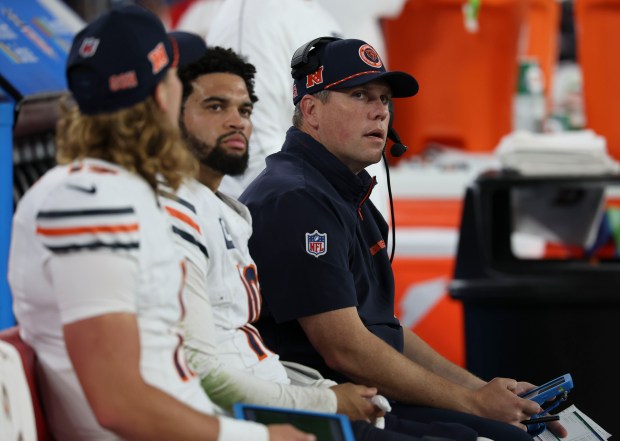 Bears offensive coordinator Shane Waldron and quarterback Caleb Williams sit together on the bench in the fourth quarter on Nov. 3, 2024, at State Farm Stadium in Glendale, Ariz. (Brian Cassella/Chicago Tribune)