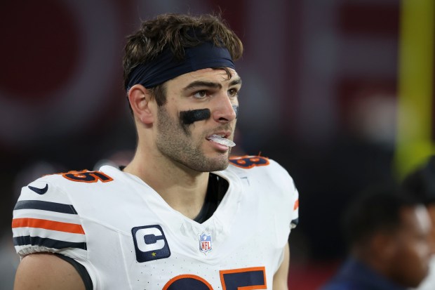 Bears tight end Cole Kmet watches from the sideline in the fourth quarter on Nov. 3, 2024, at State Farm Stadium in Glendale, Ariz. (Brian Cassella/Chicago Tribune)