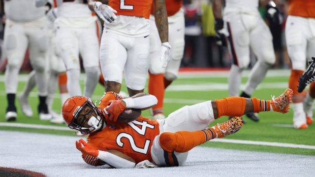 Bears running back Khalil Herbert dives to the end zone for a touchdown in the second quarter against the Texans at NRG Stadium on Sept. 15, 2024. (John J. Kim/Chicago Tribune)