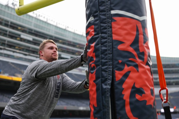 Chicago Bears center Doug Kramer Jr. (68) warms up before the game against the Minnesota Vikings on Nov. 24, 2024. (Eileen T. Meslar/Chicago Tribune)