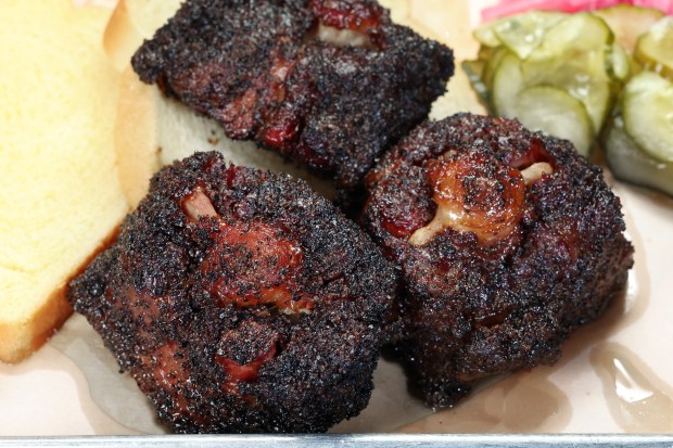 The oxtails on bread at Sanders BBQ Supply Co. in Chicago, Nov. 21, 2024. (Terrence Antonio James/Chicago Tribune)