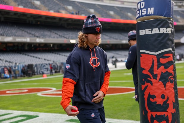 Chicago Bears quarterback Tyson Bagent warms up. (Armando L. Sanchez/Chicago Tribune)