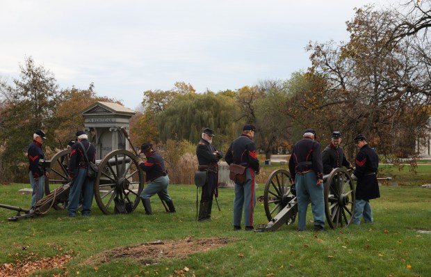 Members of the Chicago Light Artillery Battery A and B reenactment groups rehearse setting off cannon guns before a Veterans Day observance and ceremony at Rosehill Cemetery. (John J. Kim/Chicago Tribune)