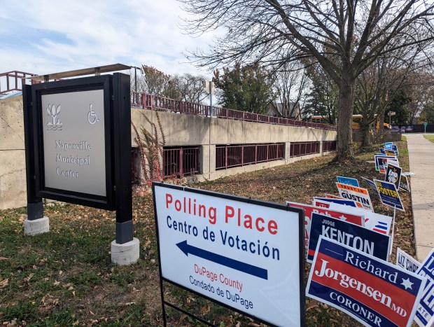 A polling place sign directs voters looking to cast their ballots early in the Nov. 5 general election towards the Naperville Municipal Center. (Tess Kenny/Naperville Sun)