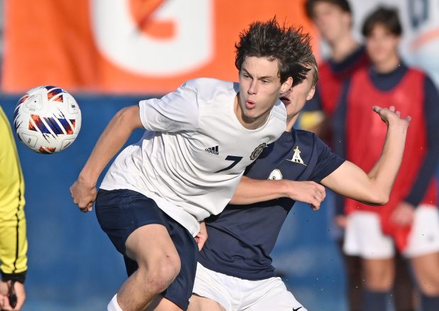 Lemont's Tyler Chrisman (7) during the 2nd half of Friday's IHSA Class 2A semifinal, Nov. 8, 2024. Belleville Althoff won the game, 1-0. (Brian O'Mahoney for the Daily Southtown)