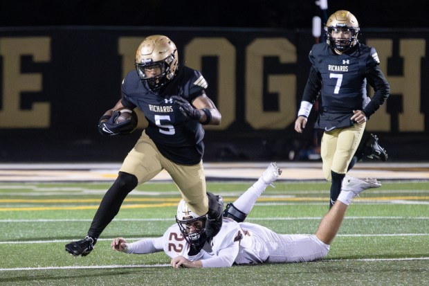 Richards's Myles Mitchell (5) runs the ball against Dunlap during a Class 6A first-round game in Oak Lawn on Friday, Nov. 1, 2024. (Troy Stolt / for the Daily Southtown)