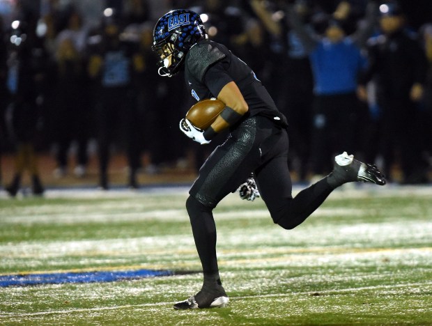 Lincoln-Way East's Talan White-Hatch (3) pulls down a catch and heads to the end zone for a touchdown to give the Griffins a 7-0 lead against Loyola during the Class 8A state semifinals Saturday, Nov. 23, 2024 in Frankfort, IL. (Steve Johnston/for the Daily Southtown)