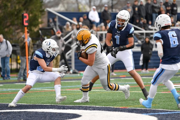 St. Laurence Vikings tight end Kyle Richardson (40) runs in for a touchdown against the DePaul Prep Rams during the IHSA Class 4A state quarterfinals on Saturday, Nov. 16, 2024, in Chicago. (Patrick Gorski/for the Chicago Tribune)