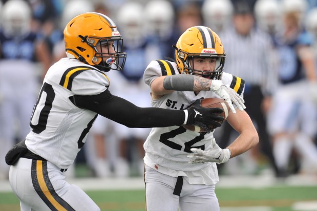 St. Laurence Vikings running back Cory Les (80) hands the ball off to running back Harley Rizzs (22) during the IHSA Class 4A state quarterfinals against the DePaul Prep Ramson on Saturday, Nov. 16, 2024, in Chicago. (Patrick Gorski/for the Chicago Tribune)