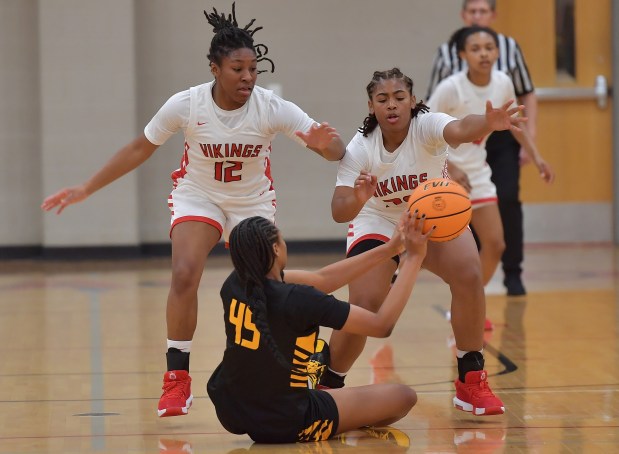 Homewood-Flossmoor's Jemiyah McDonald (12) and Ashlynn Magee pressure St. Laurence's Marlee-Michelle Coleman (45) during a Benet/Naperville North Tournament game on Friday, Nov. 22, 2024 in Lisle...(Jon Cunningham for the Daily Southtown)