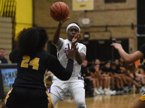 Thornton's Sajda Tyehimba (5) passes the ball against Richards during the Bobby Bolton Tip Off Classic Wednesday, Nov. 20, 2024 in Oak Lawn, IL. (Steve Johnston/for the Daily Southtown)