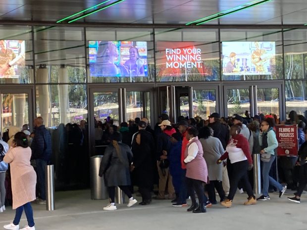 People crowd the front doors of Wind Creek Chicago Southland casino on opening day, Nov. 11, 2024. (Mike Nolan / Daily Southtown)