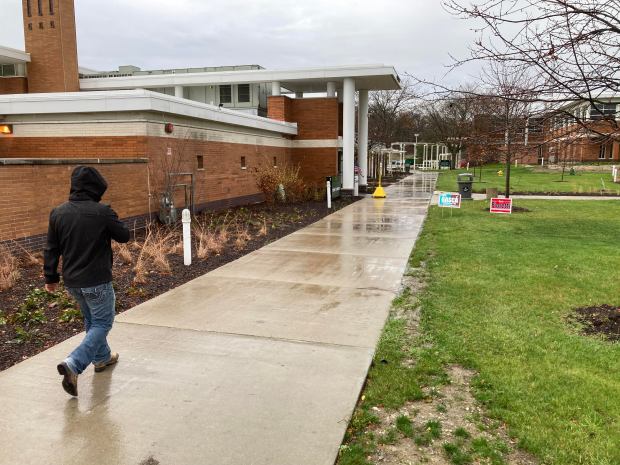 A voter walks into the Orland Park Civic Center, a polling place, Nov. 5, 2024. (Mike Nolan / Daily Southtown)