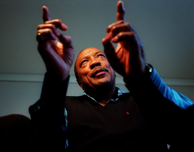 Music producer Quincy Jones answers questions about his new autobiography and music anthology in a hotel room at the Ritz-Carlton in Chicago on Oct. 11, 2001. (Alex Garcia/Chicago Tribune)