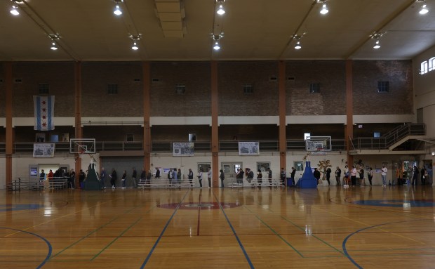 Voters stand in a long line to obtain ballots at an early voting site in Chicago's 48th Ward at the Broadway Armory, Oct. 31, 2024. (John J. Kim/Chicago Tribune)