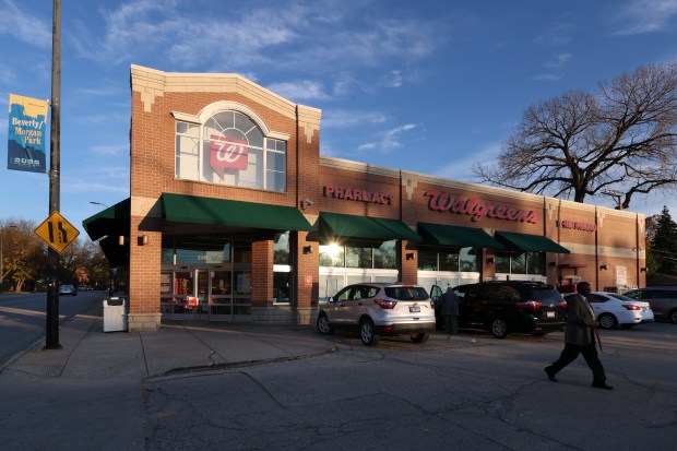 The Walgreens at 103rd Street and Western Avenue in Chicago, Nov. 8, 2024. (Terrence Antonio James/Chicago Tribune)