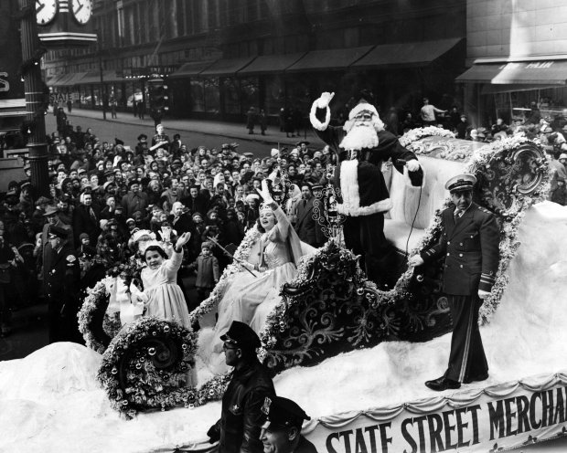 Santa waves to the crowd with Queen Joreen Tressler, 17, as the Santa Parade heads down State Street in November 1951. (Chicago Tribune historical photo)