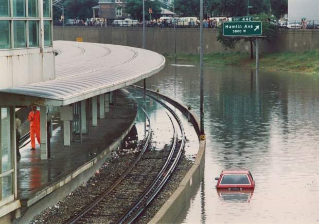 Aug. 14, 1987: Looking North on the Kennedy Expressway from Addison Street at 11 a.m. Several cars were underwater, as well as semi trucks. The expressway was closed down.