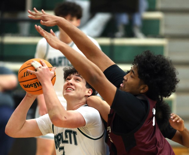 Bartlett's Keegan Taylor (3) works his way under Elgin's Adrian (33) in the first quarter during an Upstate Eight Conference game in Bartlett on Friday, Dec. 13, 2024.(H. Rick Bamman/for the Beacon-News)