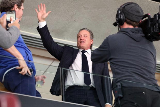 Former Chicago Blackhawk Jeremy Roenick, newly inducted into the Hockey Hall of Fame, waves to fans during a game between the Blackhawks and the Kraken at the United Center in Chicago on Dec. 19, 2024. (Terrence Antonio James/Chicago Tribune)