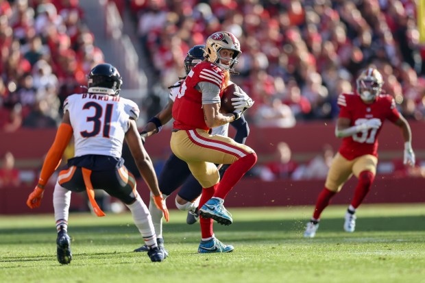 San Francisco 49ers tight end George Kittle (85) runs the ball during the first quarter against the Chicago Bears at Levi's Stadium Sunday Dec. 8, 2024, in Santa Clara, Calif. (Armando L. Sanchez/Chicago Tribune)