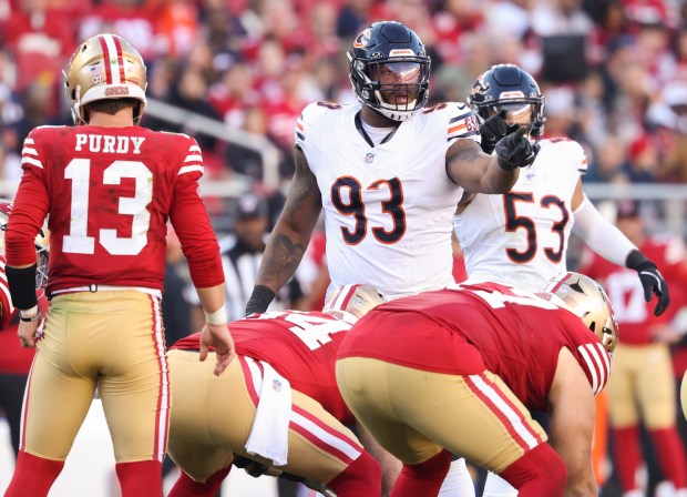 Bears defensive tackle Byron Cowart (93) and linebacker T.J. Edwards work the line of scrimmage in the third quarter against the 49ers at Levi's Stadium on Dec. 8, 2024, in Santa Clara. (John J. Kim/Chicago Tribune)