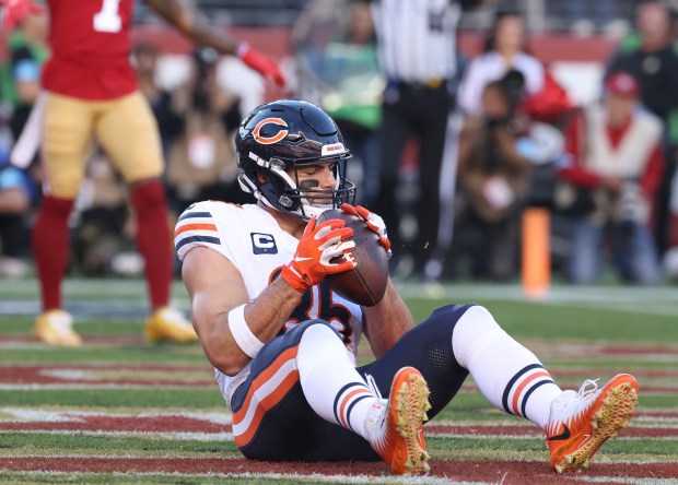 Bears tight end Cole Kmet (85) grabs the ball after missing on a two-point conversion in the third quarter against the 49ers at Levi's Stadium on Dec. 8, 2024, in Santa Clara.(John J. Kim/Chicago Tribune)