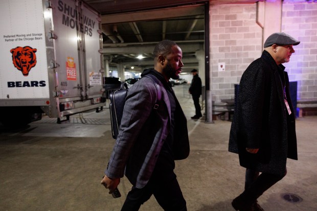 Chicago Bears head coach Thomas Brown walks to the locker room. (Armando L. Sanchez/Chicago Tribune)