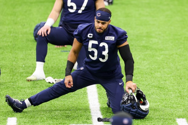 Bears linebacker T.J. Edwards stretches during practice at Halas Hall in Lake Forest on Wednesday, Dec. 4, 2024. (Eileen T. Meslar/Chicago Tribune)