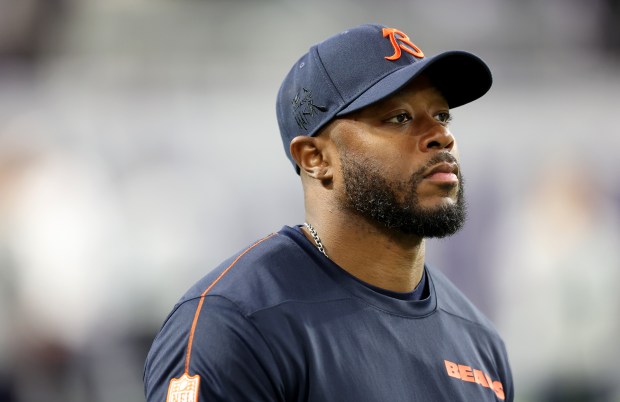 Chicago Bears interim head coach Thomas Brown walks on the field before the start of a game against the Minnesota Vikings. (Chris Sweda/Chicago Tribune)