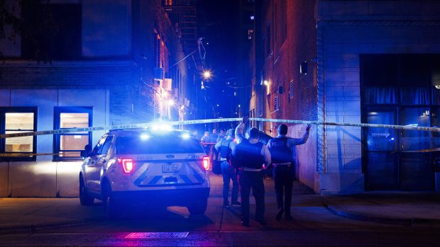 Chicago police officers work at the scene where a man was fatally shot in the Uptown neighborhood on Oct. 1, 2024. (Armando L. Sanchez/Chicago Tribune)