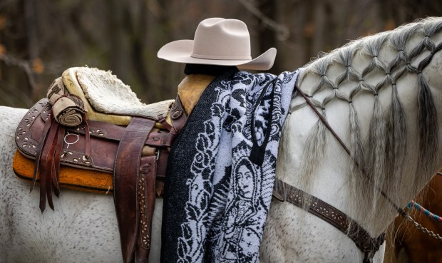 Club Los Vaqueros Unidos riders begin the horseback pilgrimage on Dec. 7, 2024. (Tess Crowley/Chicago Tribune)